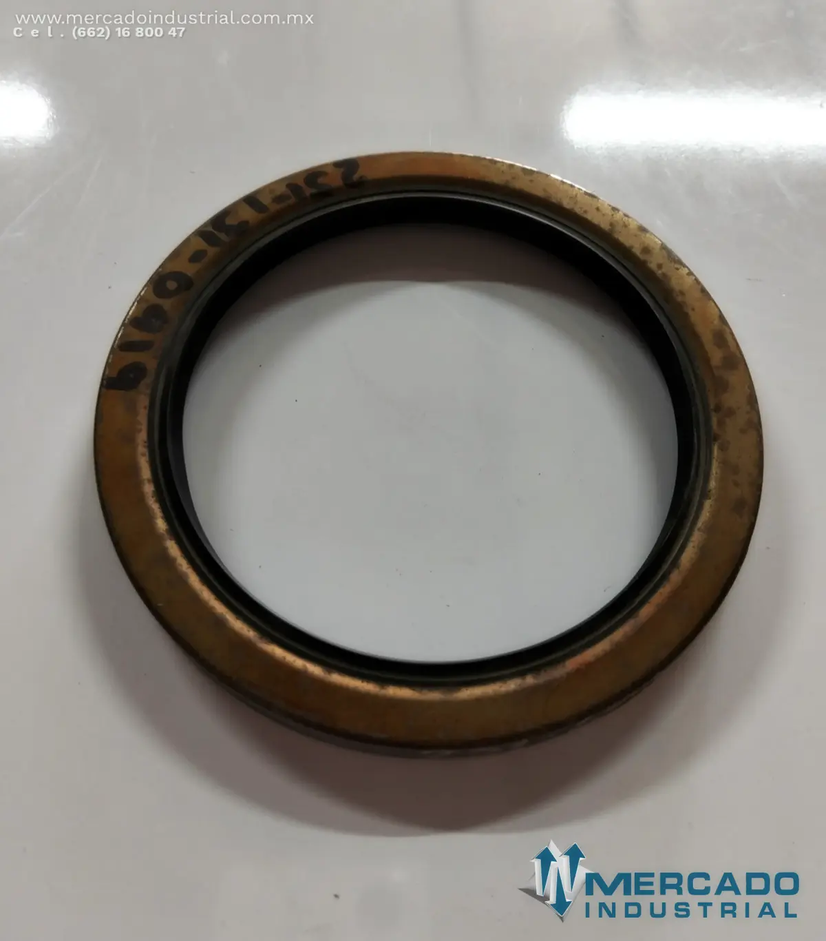 Komatsu 07012-10110 OIL SEAL (WA900-3) - imagen 1