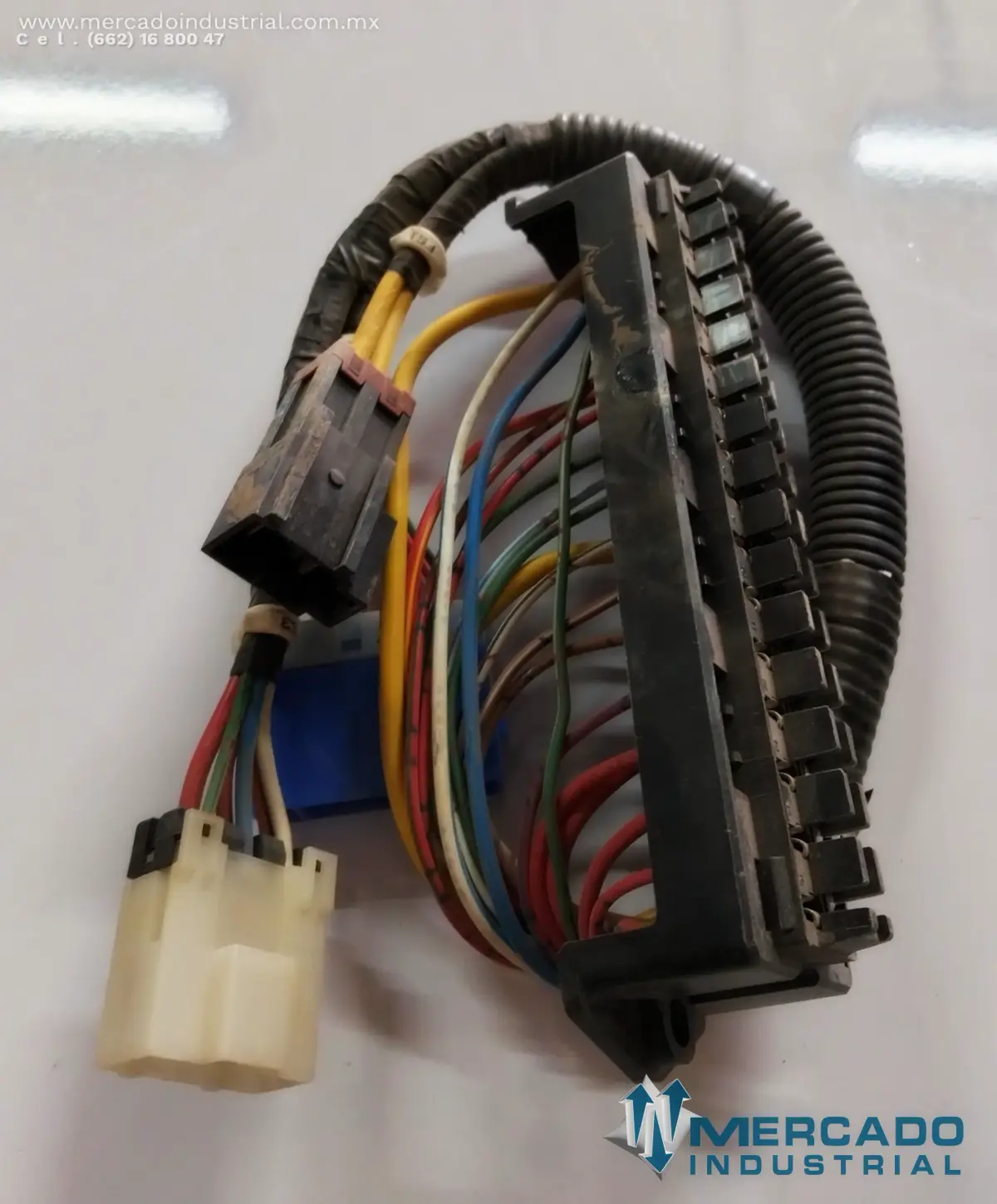 KOMATSU 421-06-22462 (421-06-22461) FUSE BOX (WD500-3) (WA900-3A) - imagen 1