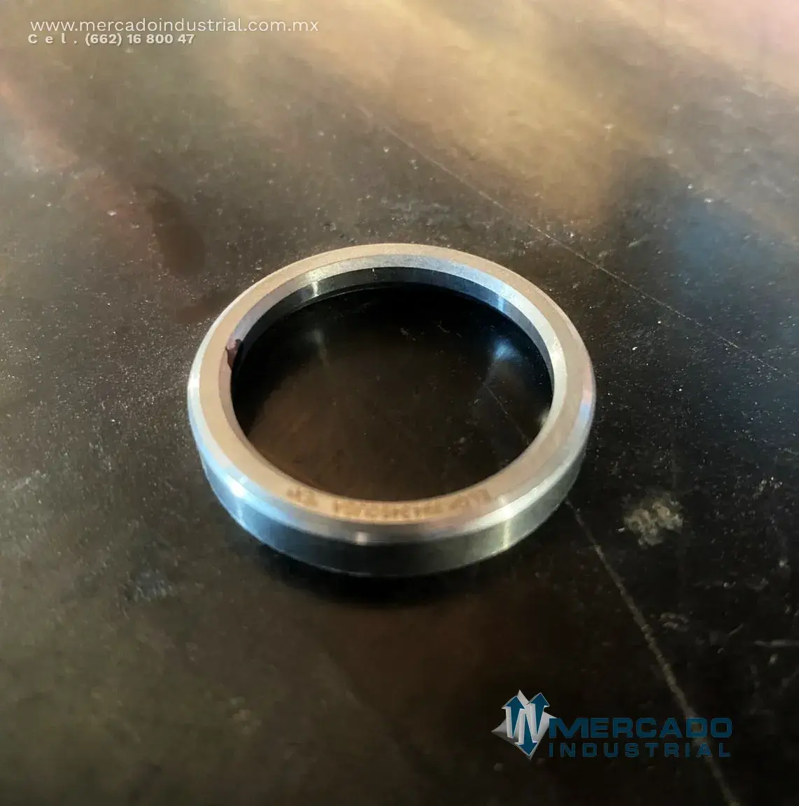 Inserto de válvula 1 3/8" x 1/4" parte 3943450 marca Cummins - imagen 1