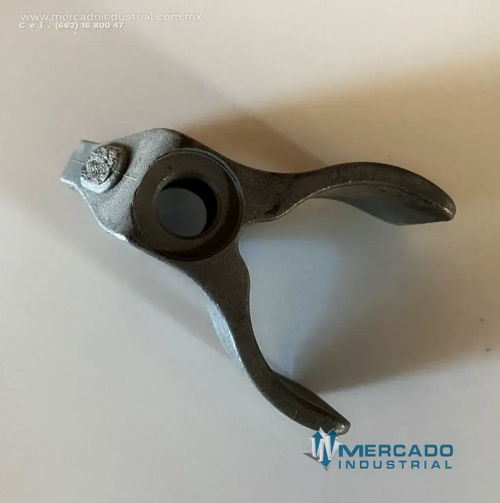 Abrazadera de inyector parte 3348663 marca Cummins - imagen 1