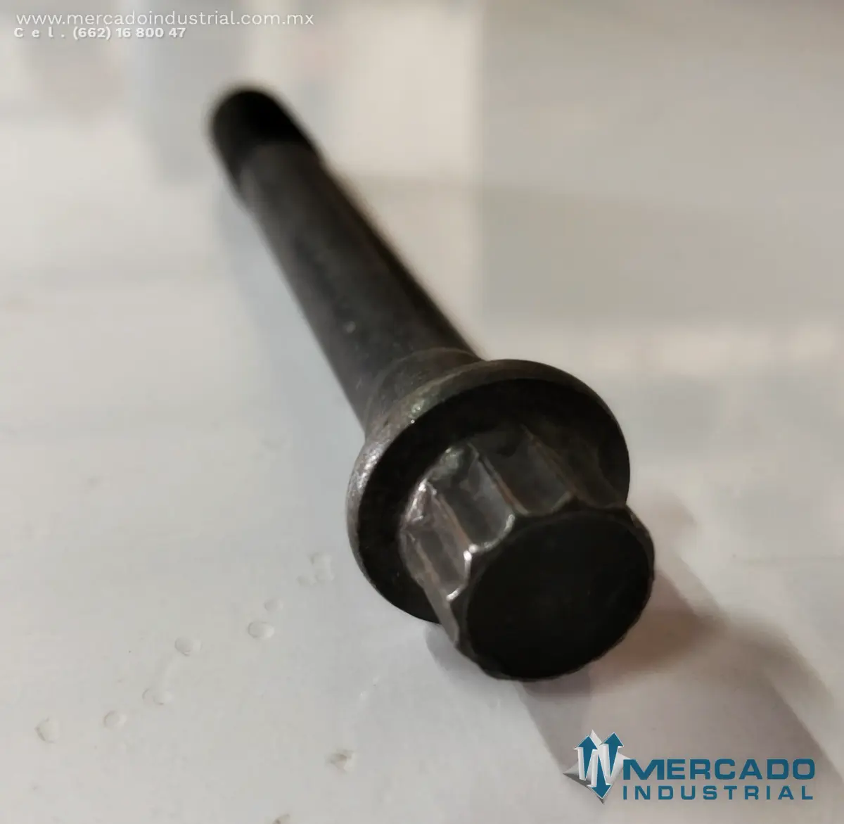 Komatsu 6210-81-8310 BOLT (HD785-5) - imagen 1