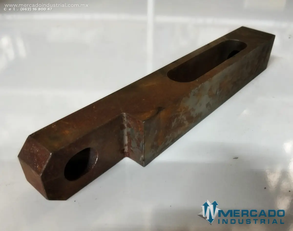 Komatsu 6215-61-3850 YOKE (HD785-5) - imagen 1