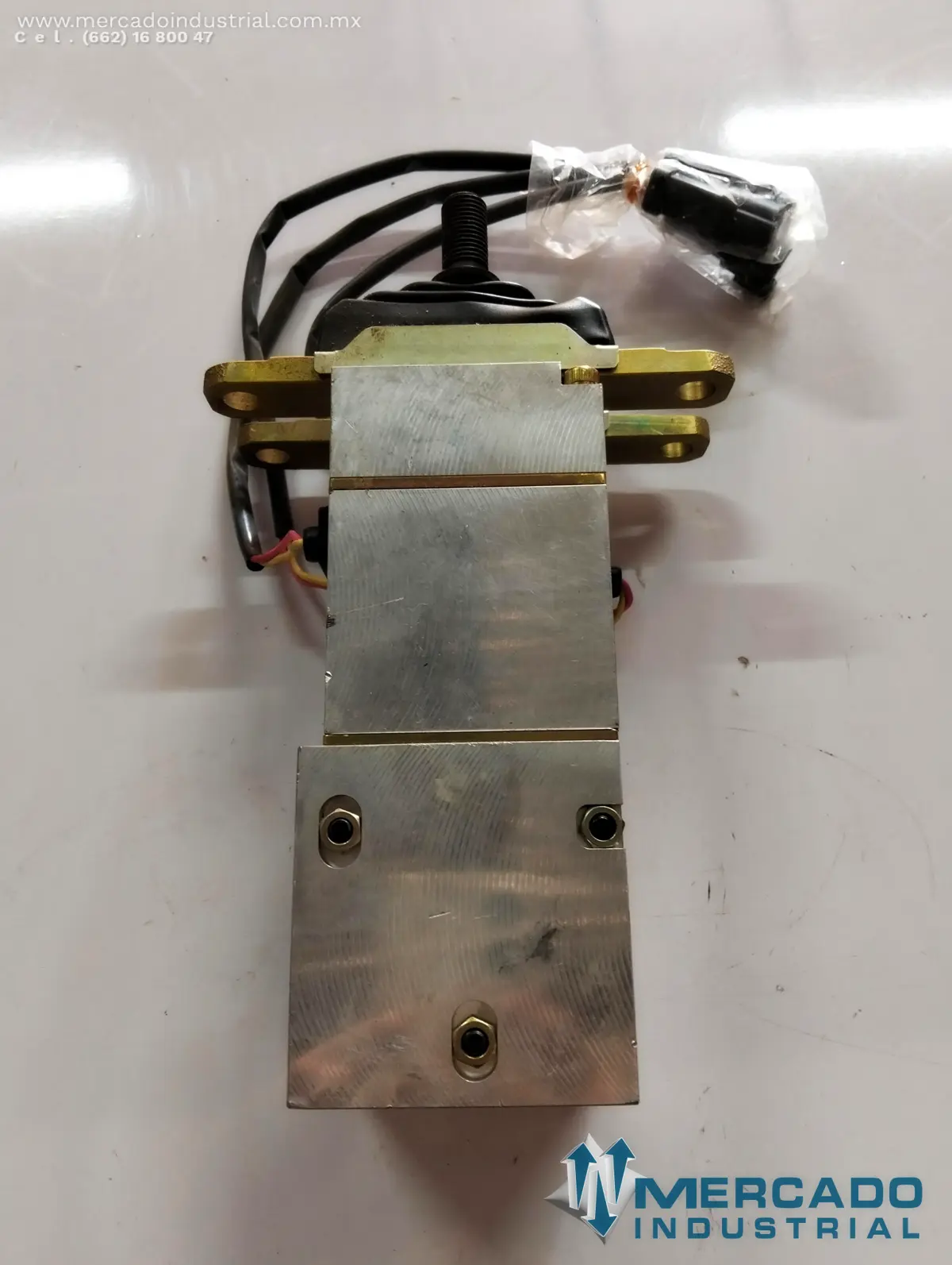 KOMATSU 702-16-03053 PILOT VALVE (WA470-5) - imagen 1