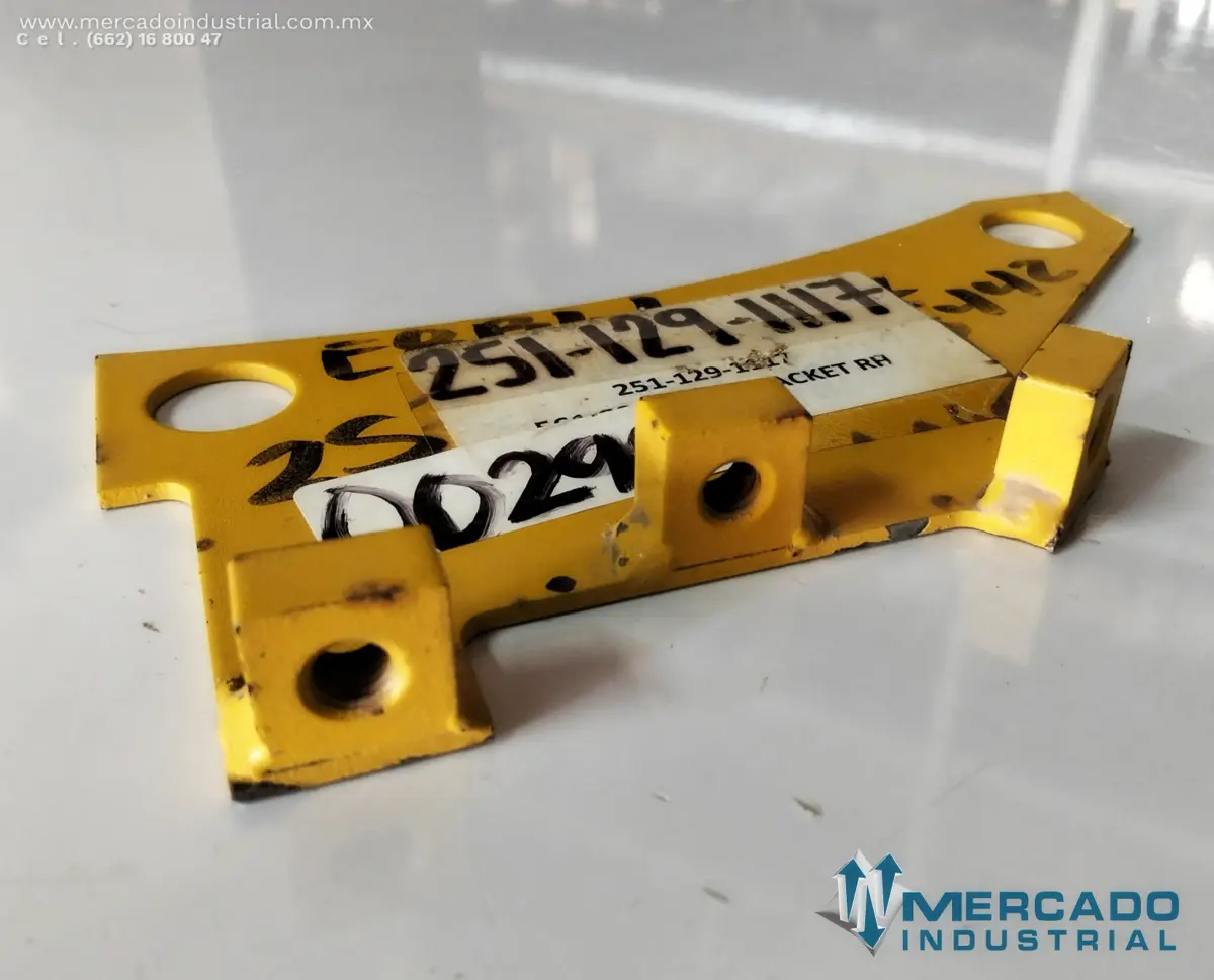 Komatsu 561-88-66442 BRACKET RH (DERECHO) (HD785-5LC) - imagen 1