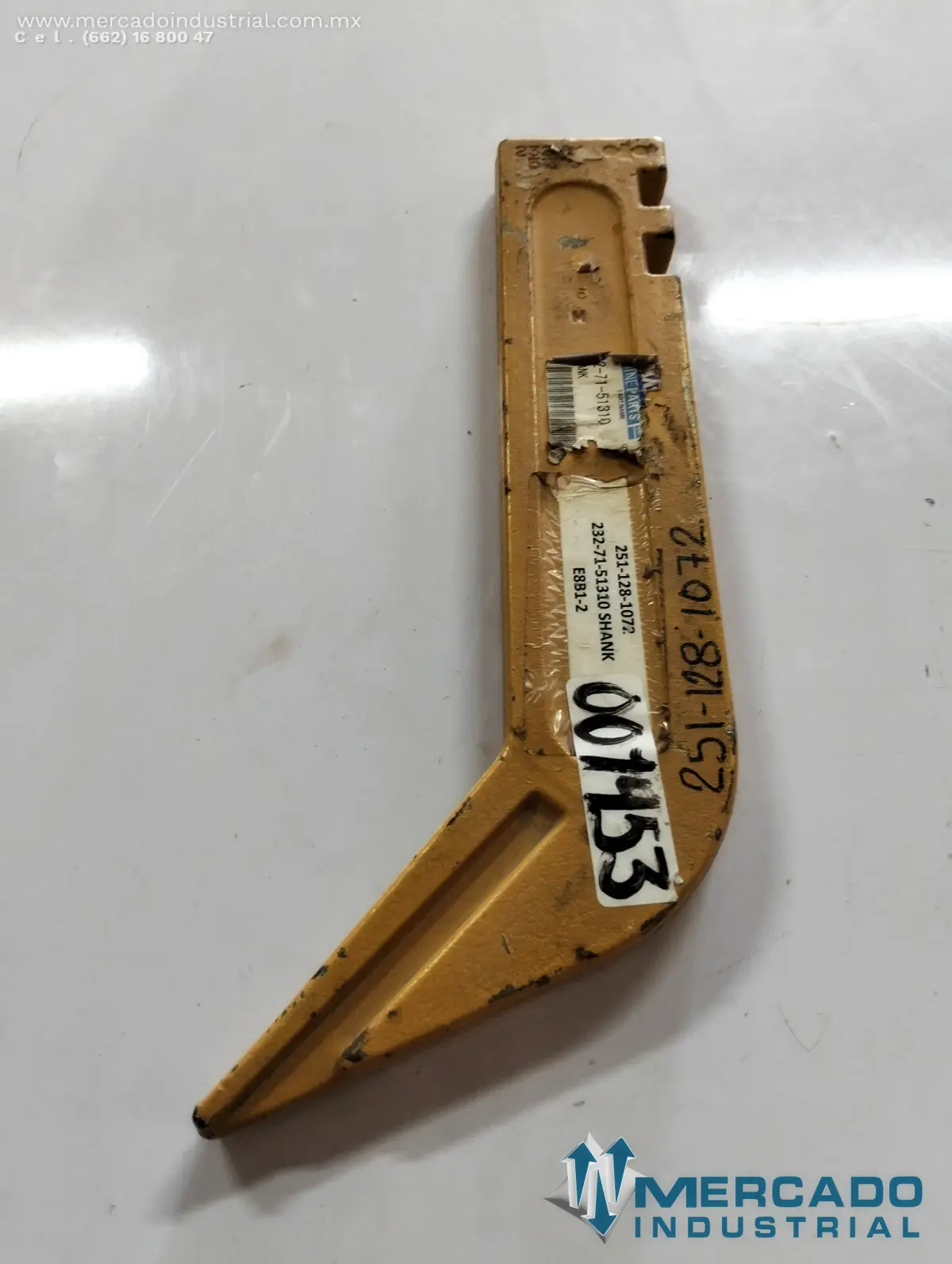 Komatsu 232-71-51310 SHANK (GD555) - imagen 1