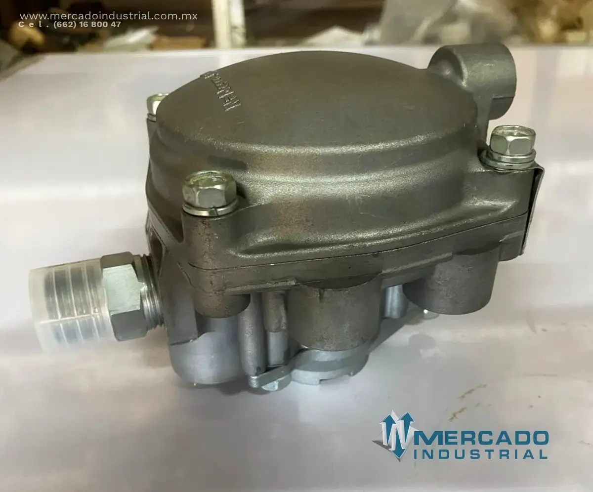 KOMATSU 561-35-61601 (561-35-61600) RELAY VALVE (HD785-5) - imagen 1