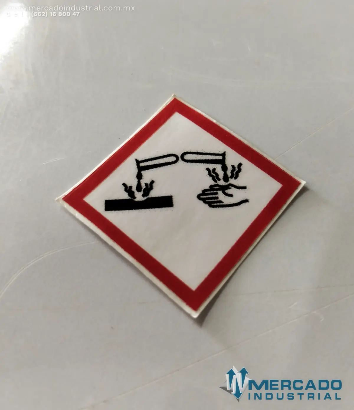 PICTOGRAMA GHS05 CORROSIVO 3.1 CM IDENTIFICACION DE PRODUCTOS QUIMICOS POR CAMBIO DE LA NOM-018-STPS-2015 - imagen 1