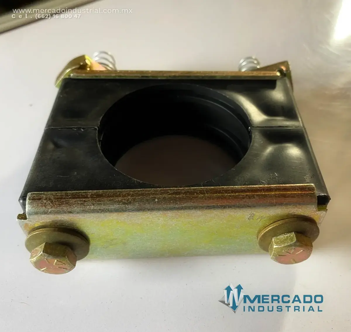 Abrazadera 4" x 1 1/2" parte WA4713 marca Komatsu - imagen 1