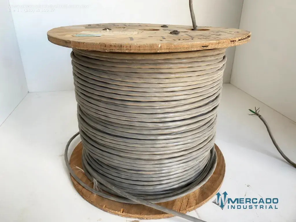 Carrete con cable de comunicaciones 304.8 m x 1/4" parte T-1747HFH marca Belden - imagen 1