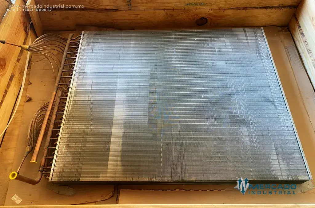 Radiador 53" x 40" parte 373-21806-001 marca Carrier - imagen 1
