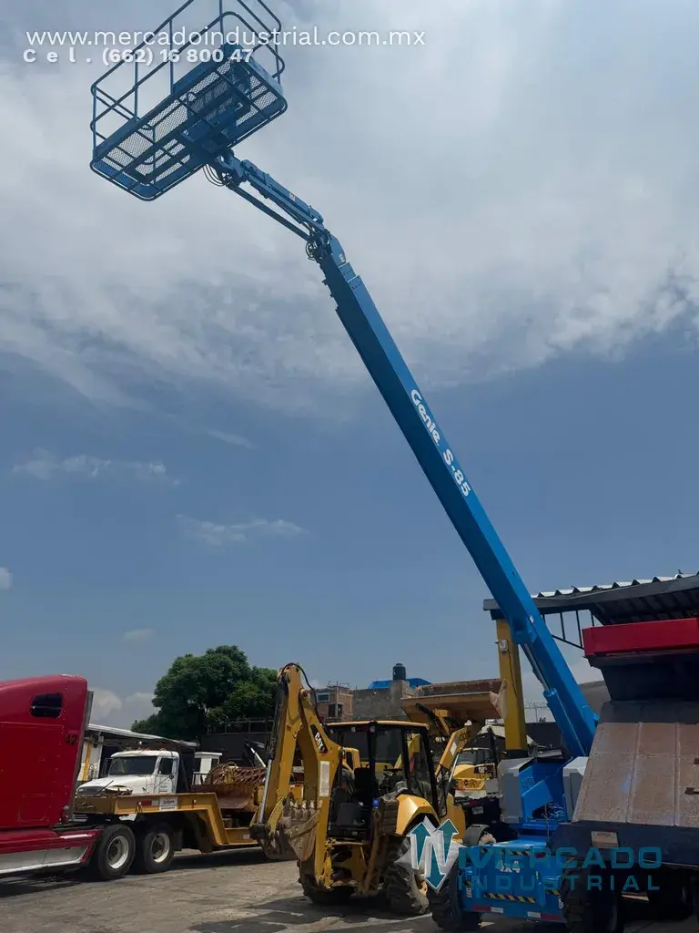 Plataforma telescópica eléctrica modelo S-85 marca Genie - imagen 1