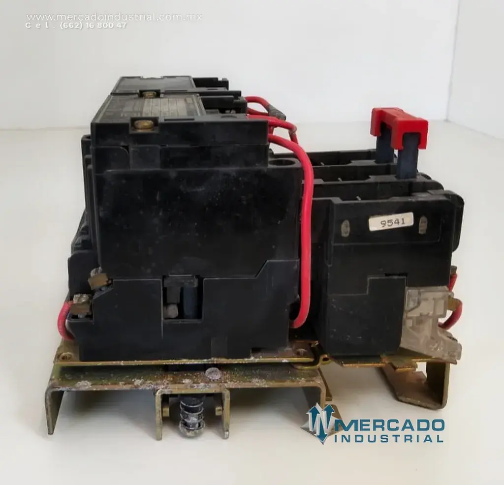 Contactor electromecánico 600 V CA 27 AMP clase 8736 marca SQUARE D - imagen 1