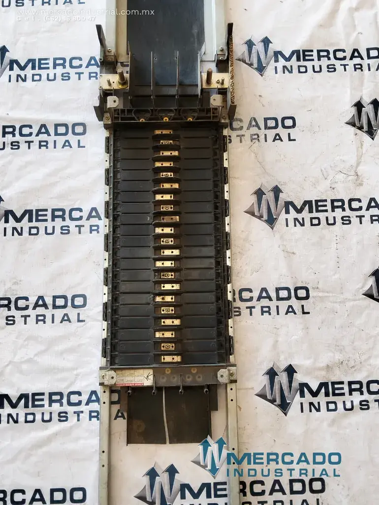 Panelboard de distribución clase CTL 21 circuitos modelo N400M marca SQUARE D - imagen 1