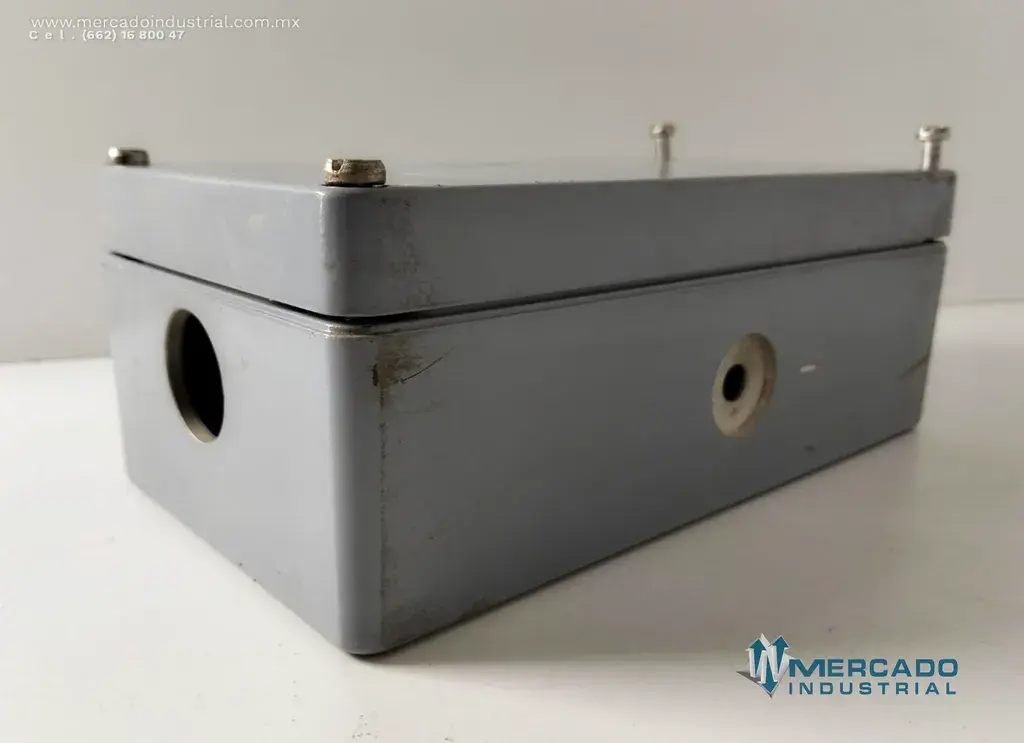 Caja de conexiones de uso industrial 8 1/2 x 4 1/2 x 3 1/4" - imagen 1