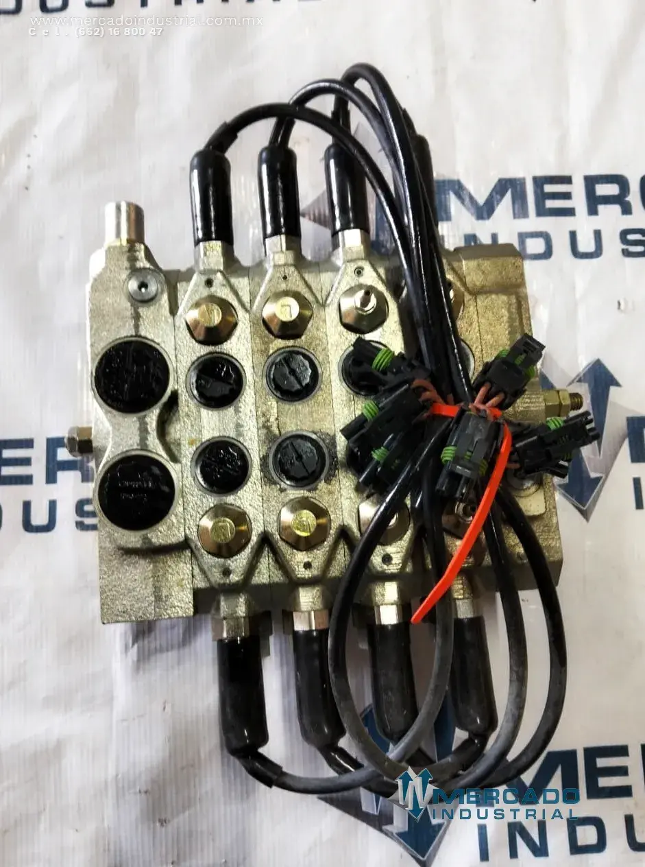Válvula hidráulica direccional 3000 PSI modelo VAL1414-3504-264 marca PARKER - imagen 1