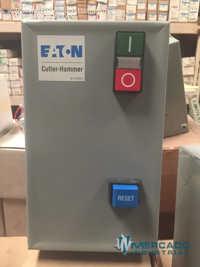 Arrancador magnético a tensión plena 7.5 a 11 A modelo AE17CGOAFP marca Cutler Hammer - imagen 1