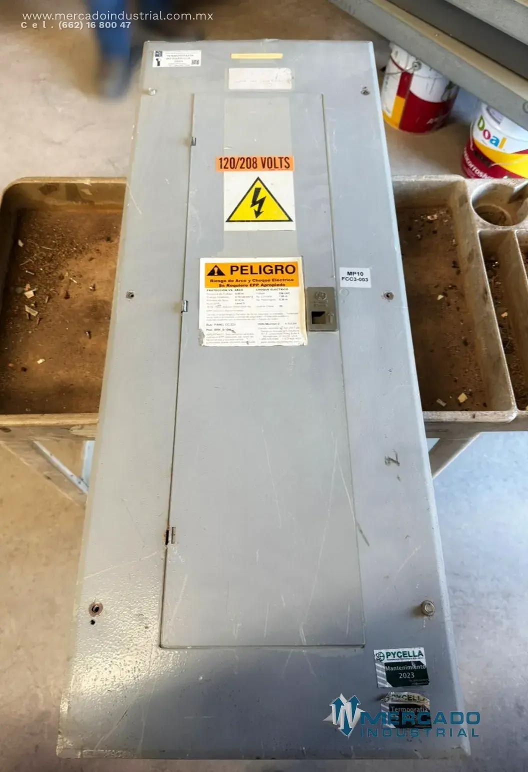 Tablero de distribución 42 circuitos 150A 120/208 V marca General Electric - imagen 1