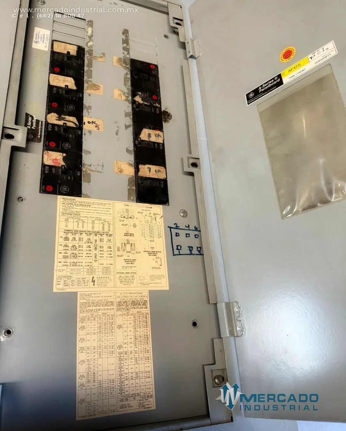 Tablero eléctrico 30 circuitos 225A 240V marca General Electric - imagen 1