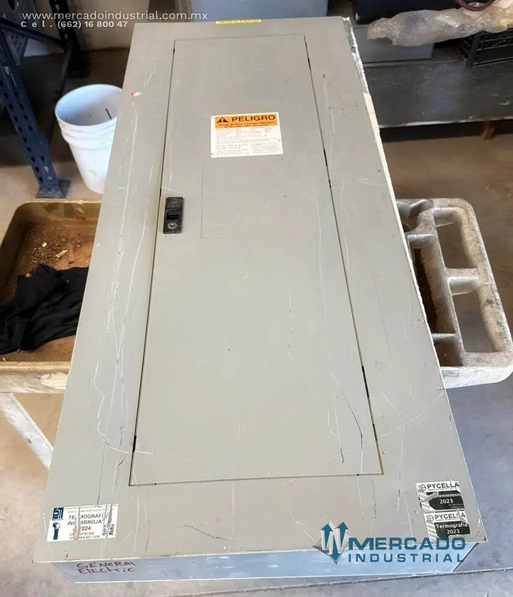 Tablero de distribución 42 circuitos 200A 208/120V marca General Electric - imagen 1