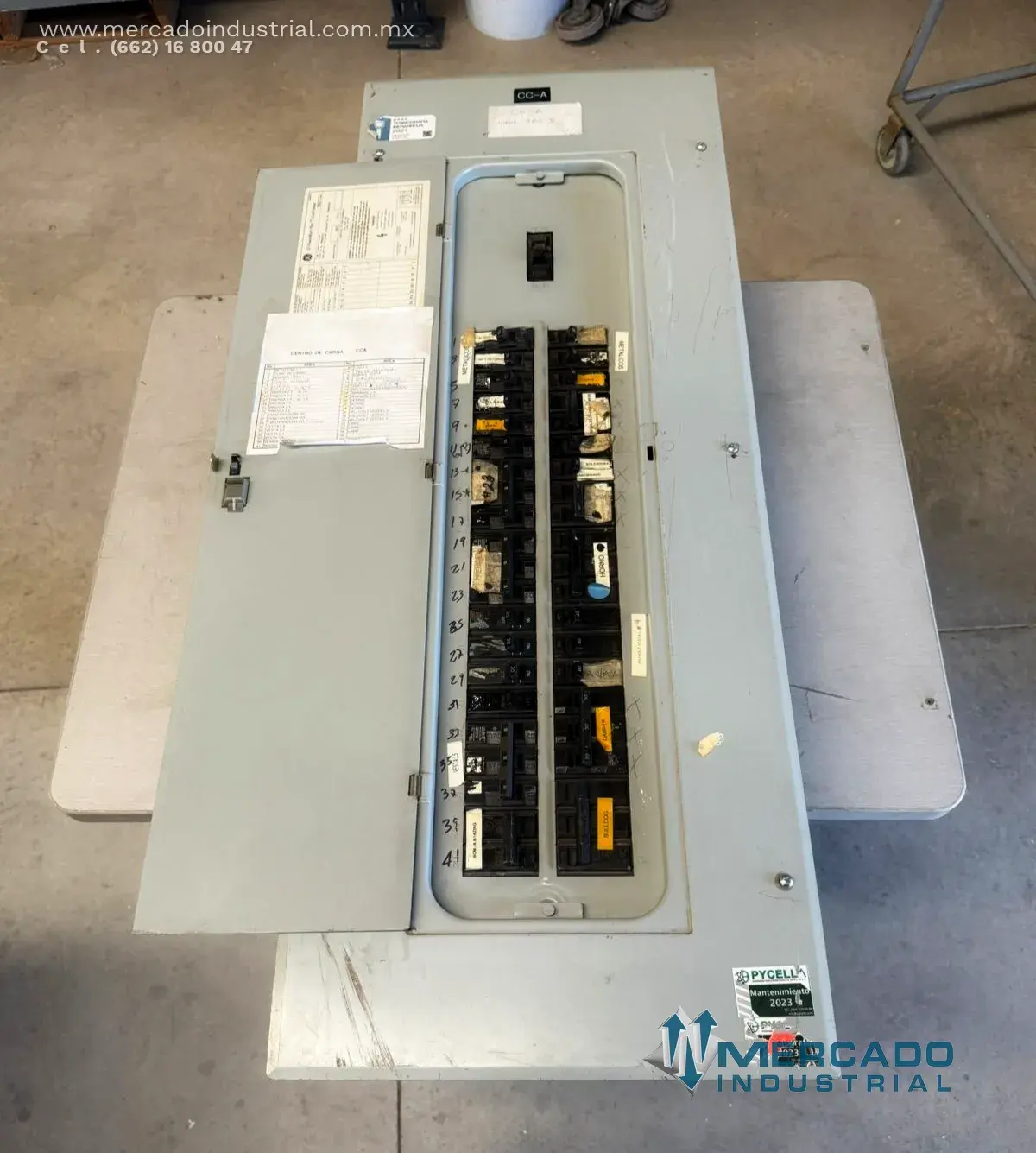 Tablero eléctrico 42 circuitos 150A 120/208V marca General Electric - imagen 1