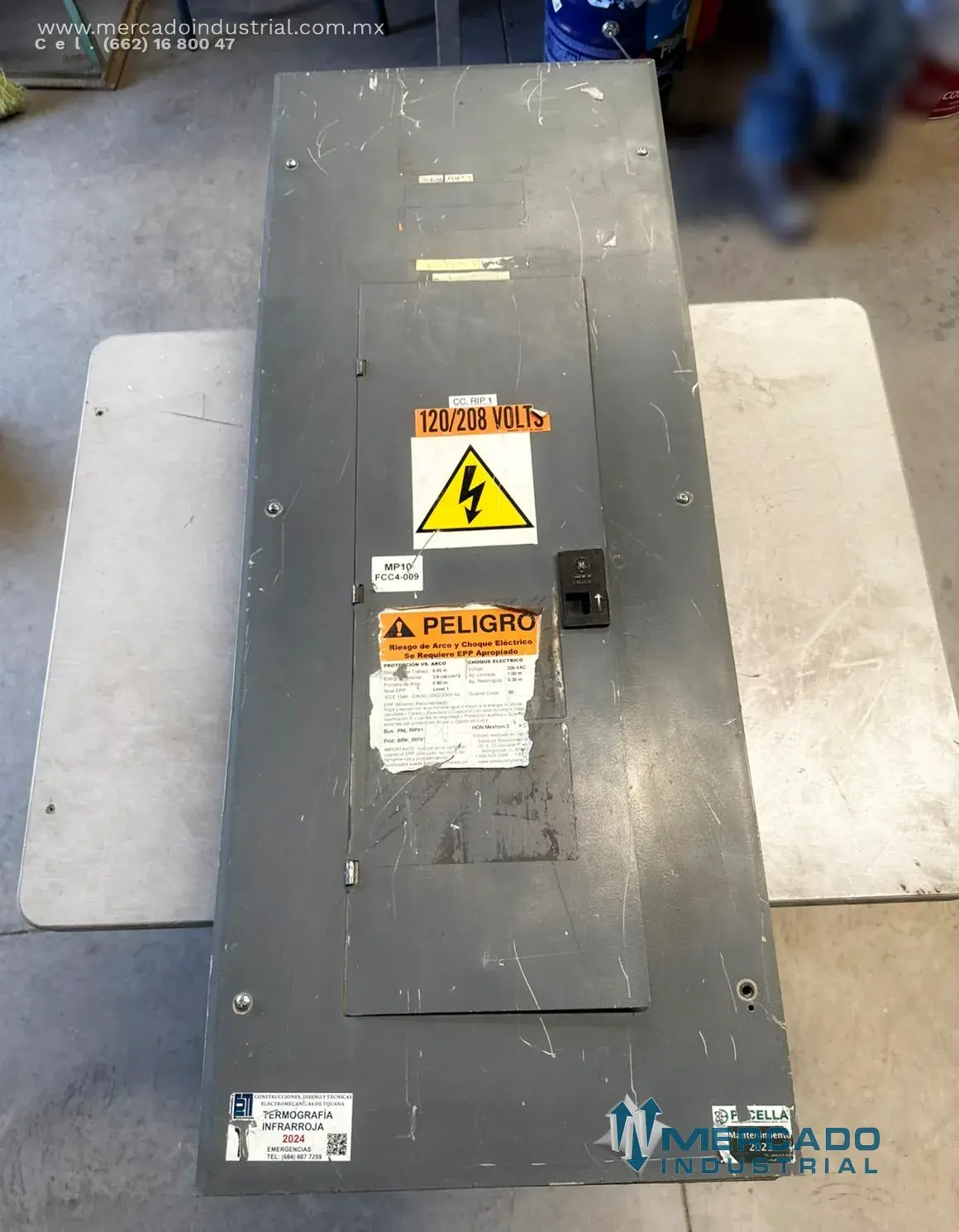 Tablero eléctrico 42 circuitos 120/208V marca General Electric - imagen 1