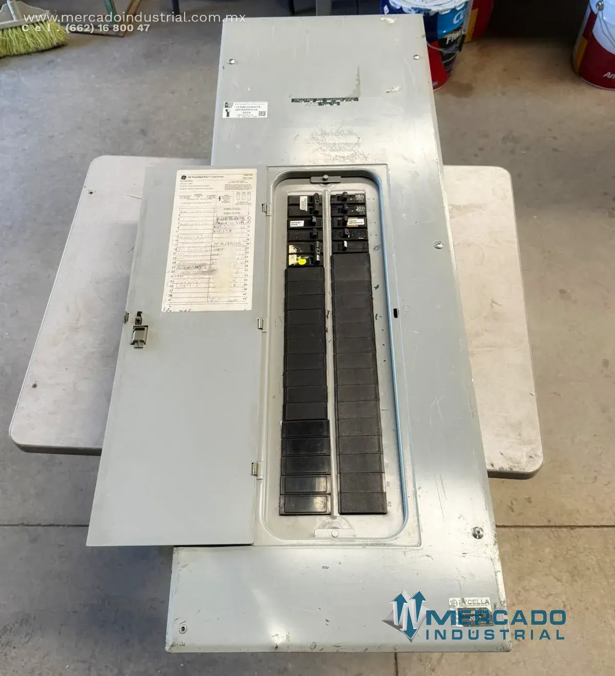 Tablero eléctrico 42 circuitos 225A 208/120V marca General Electric - imagen 1