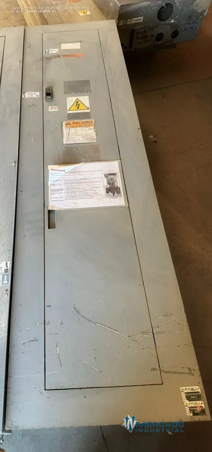 Tablero de distribución 24 circuitos 600A 220V marca GENERAL ELECTRIC - imagen 1