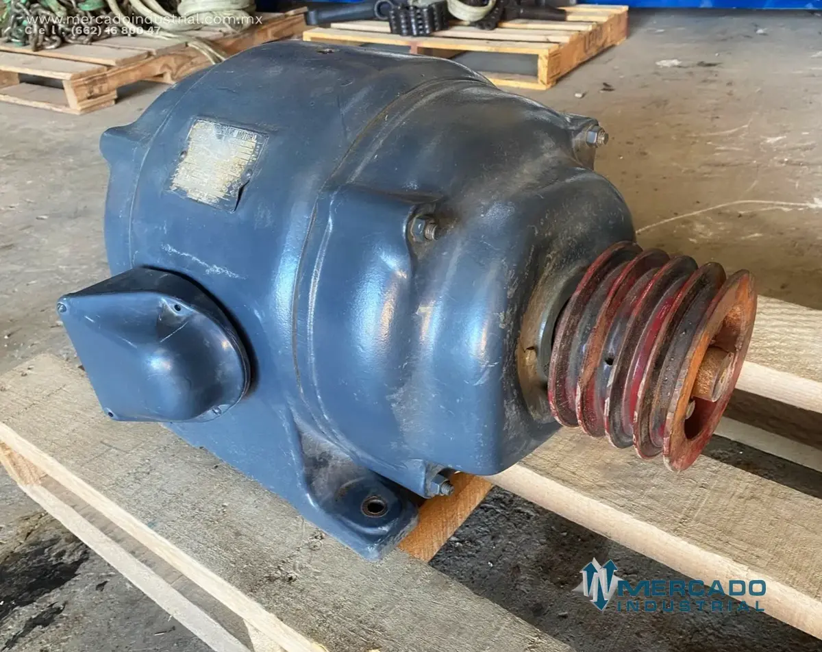 Motor eléctrico abierto trifásico 7.5 HP 6 polos 1200 RPM marca Sterling - imagen 1