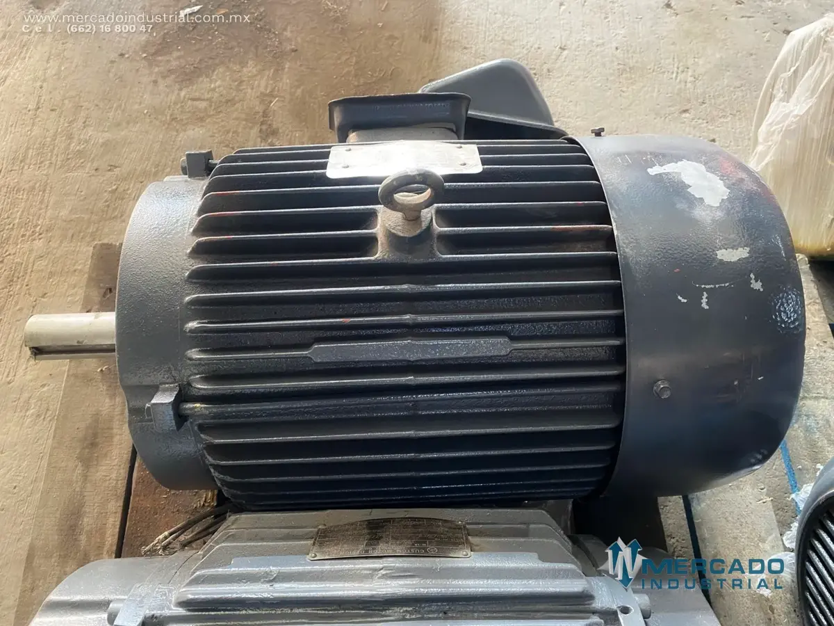 Motor eléctrico trifásico 7.5 HP 6 polos 1165 RPM marca Toshiba - imagen 1