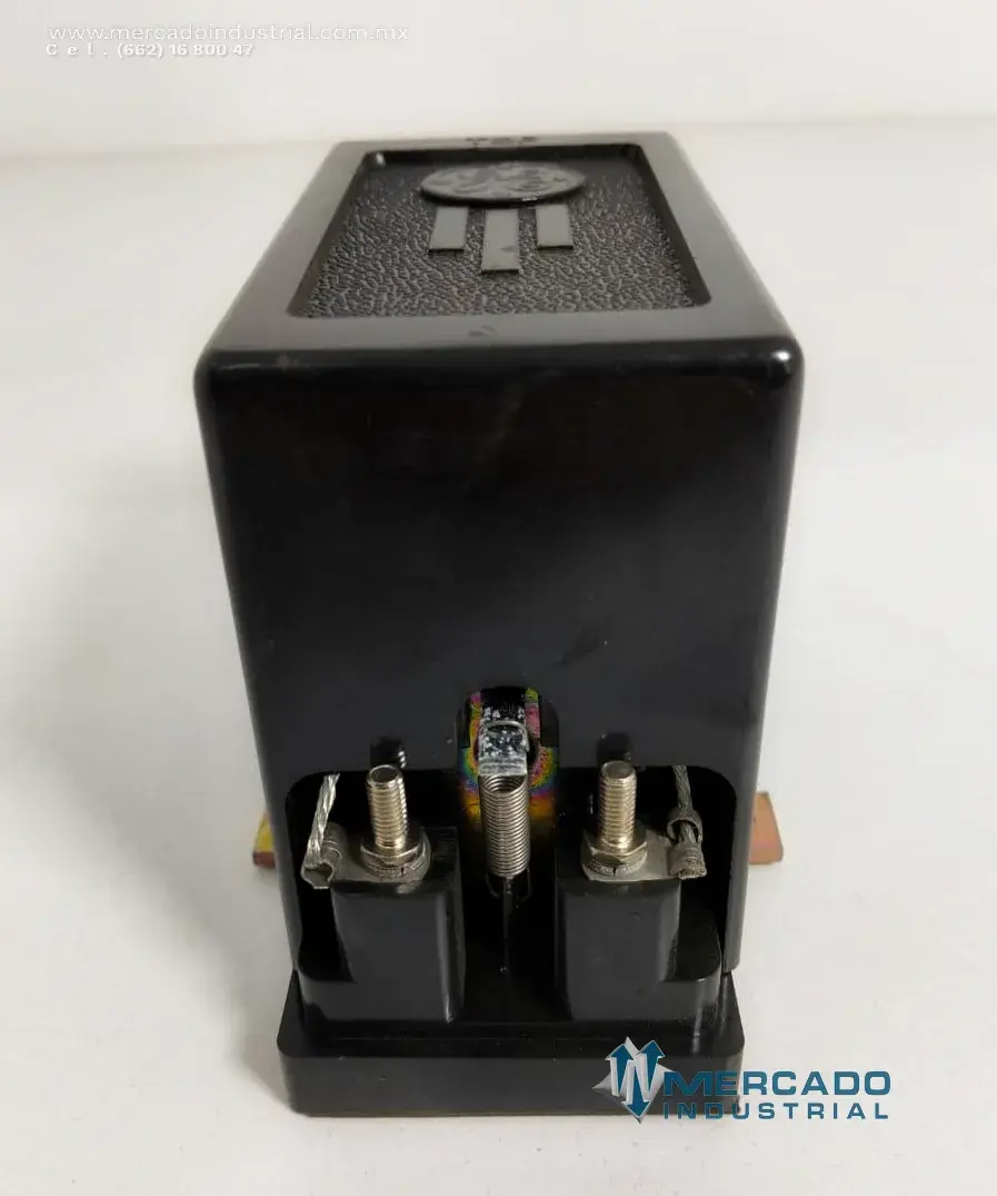 Relé electromecánico industrial modelo P8812HGA1852 marca General Electric - imagen 1