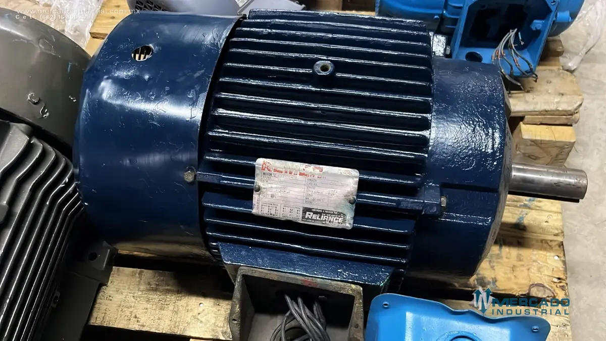 Motor eléctrico 15 HP 4 polos 1765 RPM marca RELIANCE - imagen 1