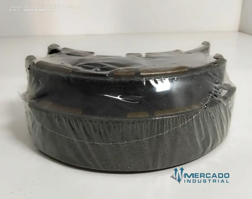 Juego de balatas de freno traseras parte D406028N25 marca NISSAN - imagen 1