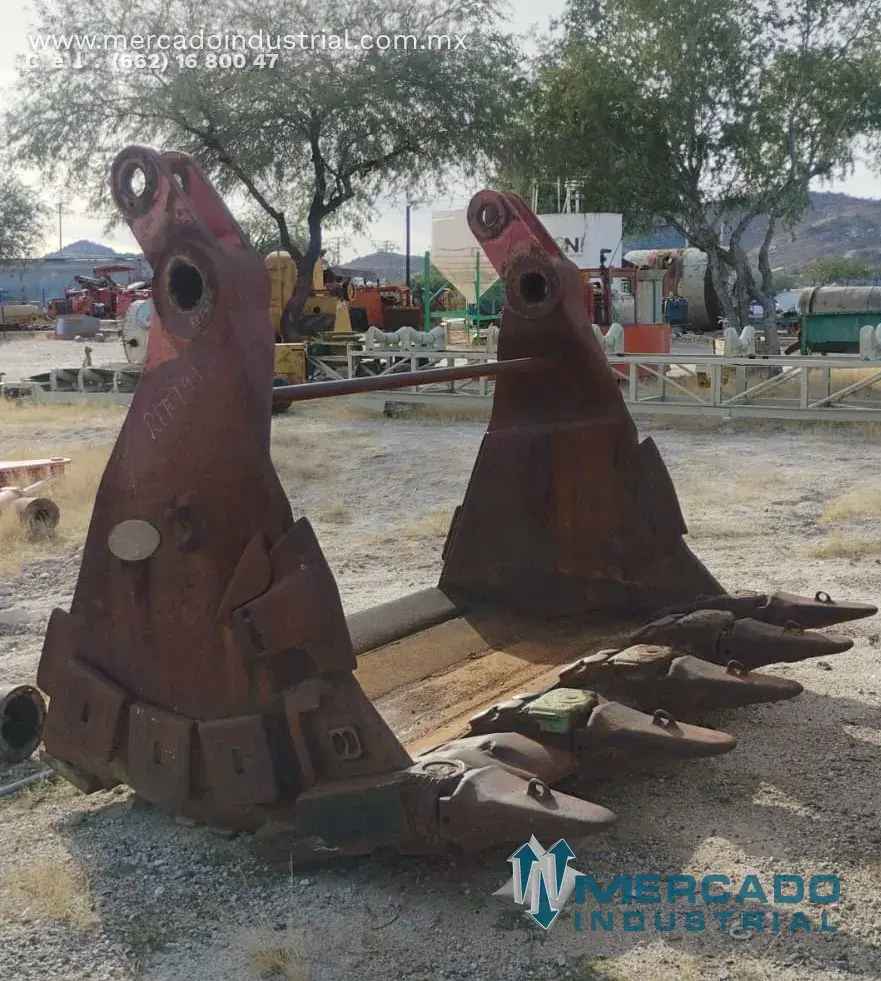 Accesorio para cargador frontal (cuchara excavadora) - imagen 1