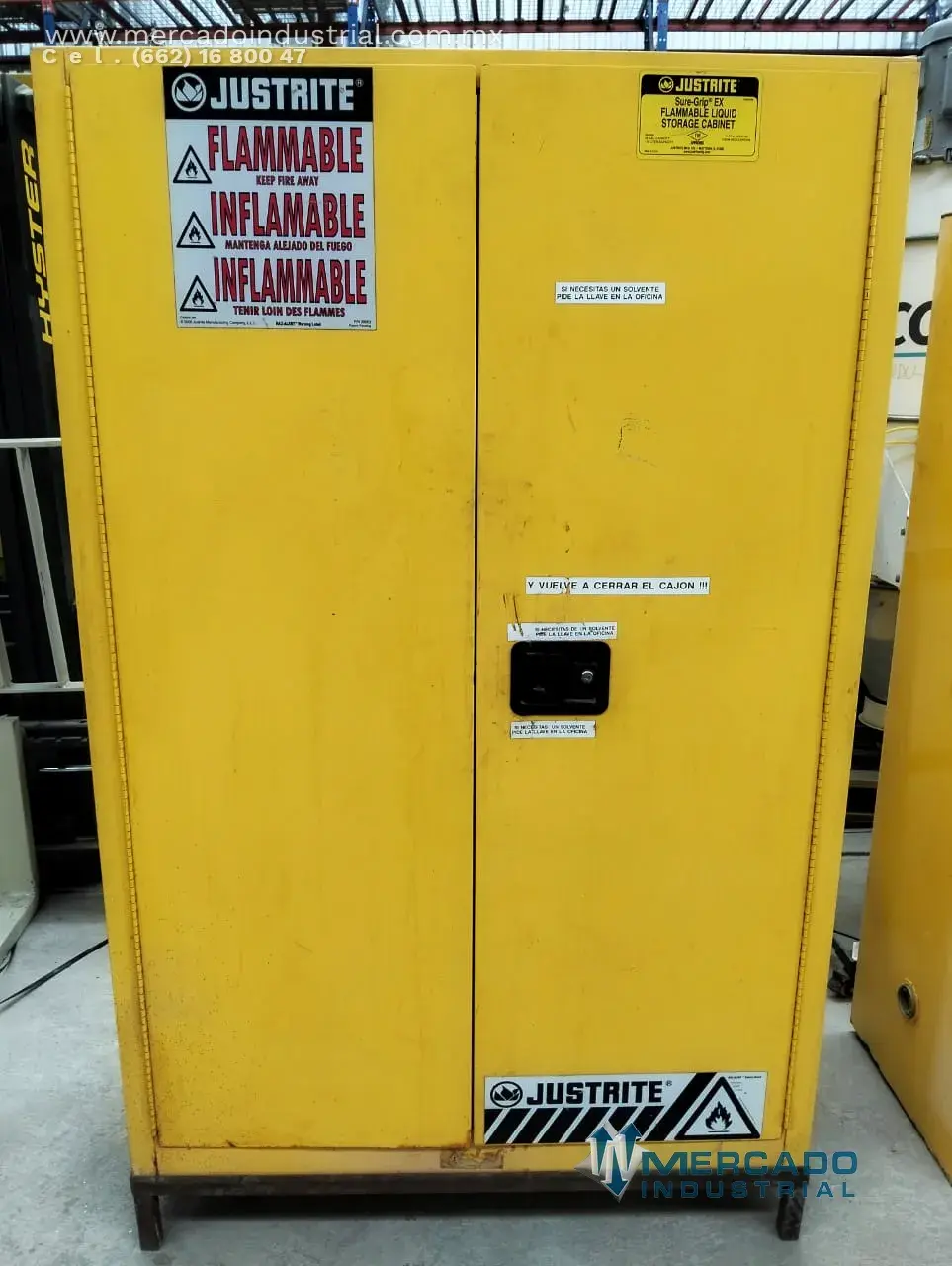 Gabinete para líquidos inflamables modelo SURE-GRIP EX marca JUSTRITE - imagen 1
