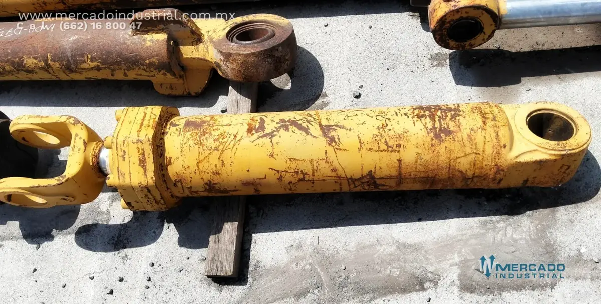 Cilindro hidráulico de doble efecto con 31" de carrera - imagen 1