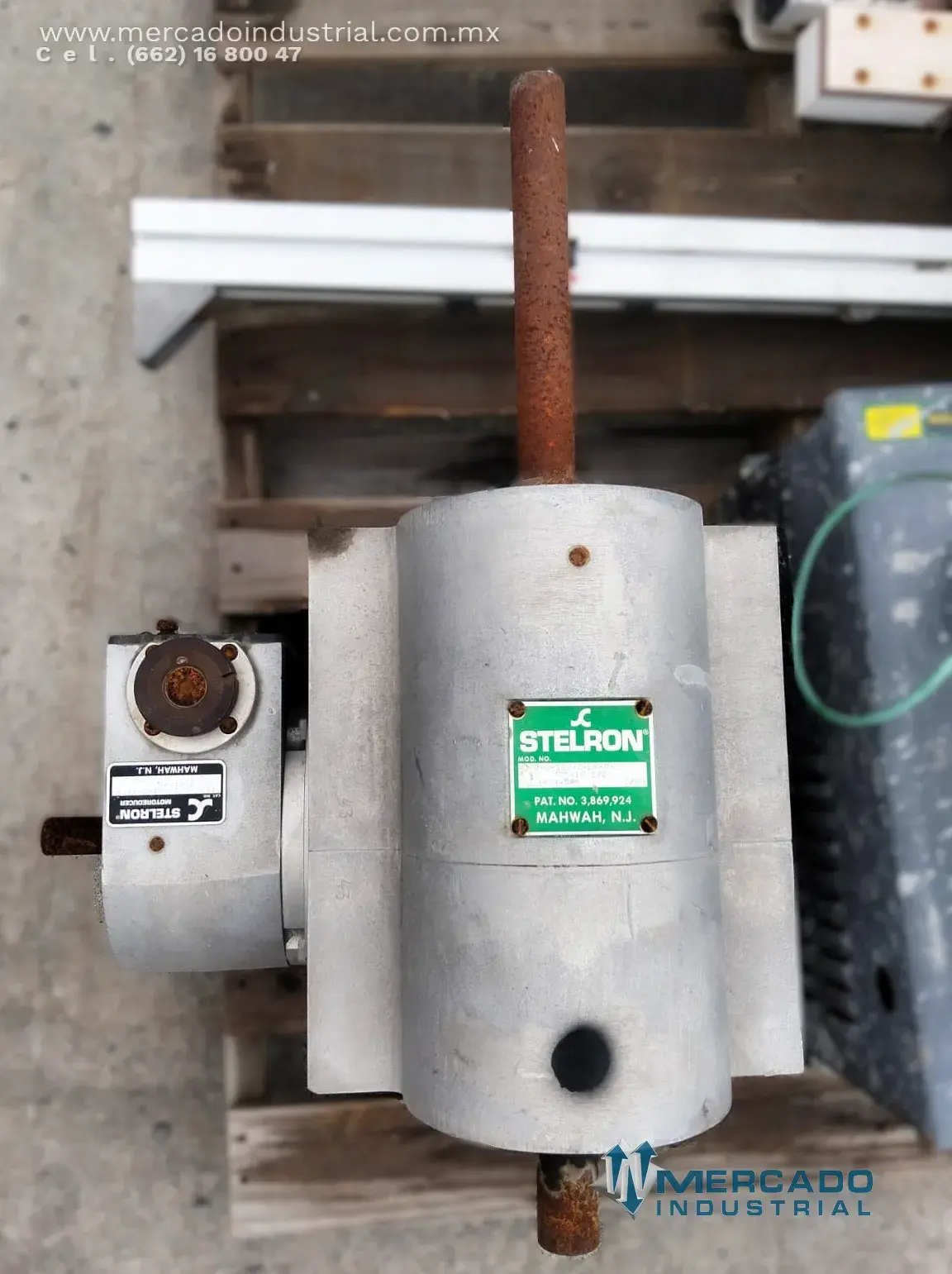 Motoreductor 1/2 HP 10:1 ratio 1750 RPM modelo J-2-D-180-0-LK-M-P-10-1/2 marca STELRON - imagen 1