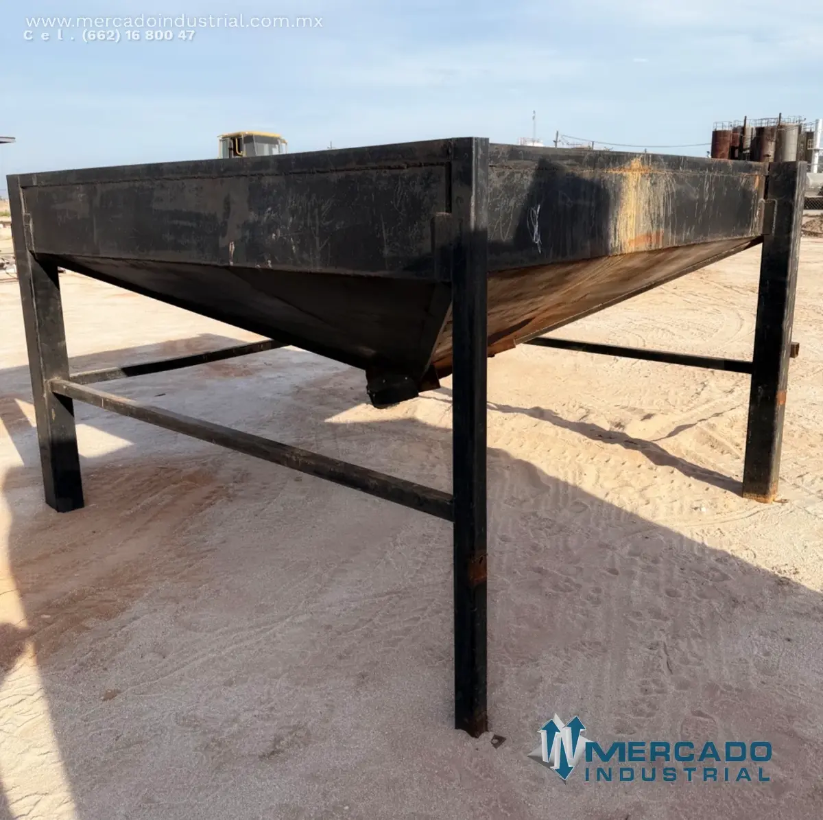 Tolva  de acero 90x90" con salida 11x33" - imagen 1