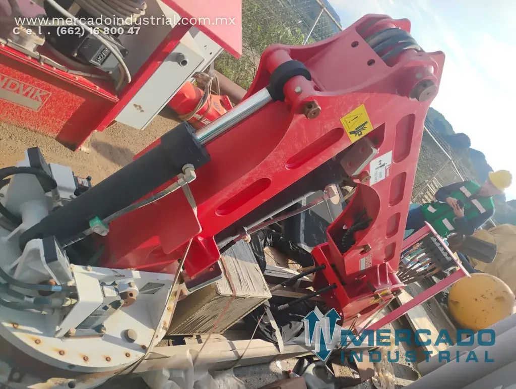 Brazo hidráulico con martillo modelo G330 marca SANDVIK - imagen 1