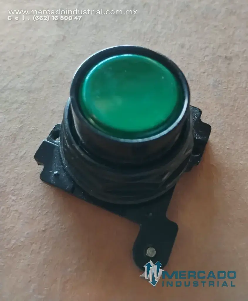 Botón operador pasante modelo 10250T103RC marca Cutler Hammer - imagen 1